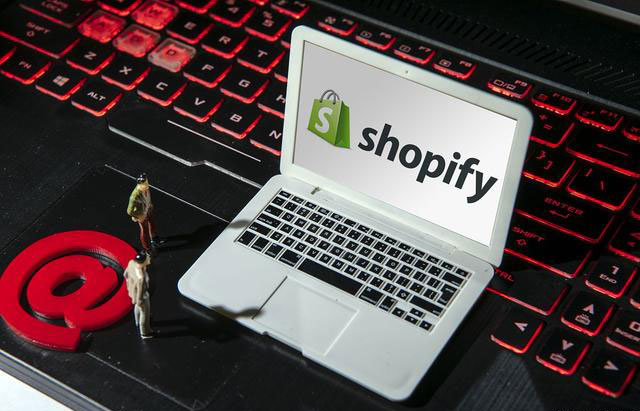 定制外貿(mào)獨立站商城和選擇Shopify建站大比拼，一擼到底！